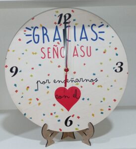 Reloj de madera personalizable